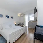 Apartman Feral *