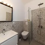 Apartman Feral *