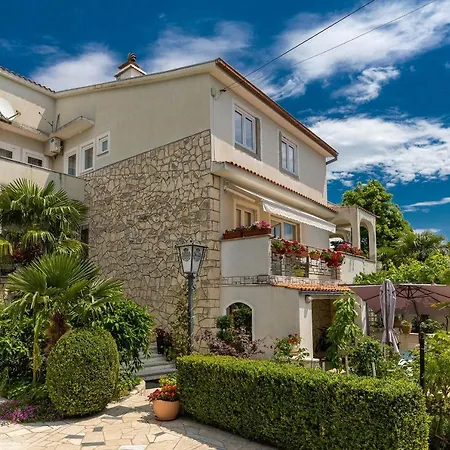 Feral * ツリクヴェニツァ