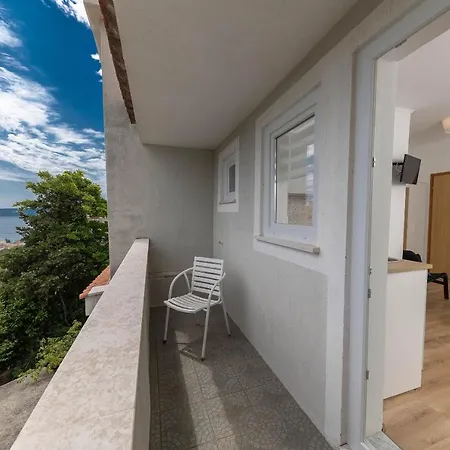 アパート Feral *