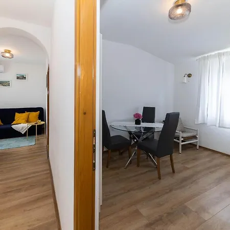 Apartament Feral