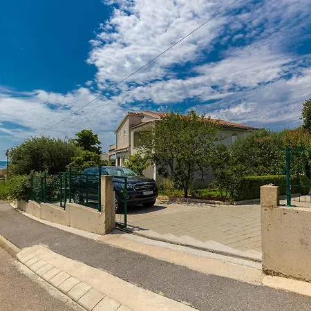 Feral * ツリクヴェニツァ