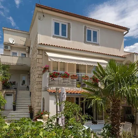 Feral * ツリクヴェニツァ