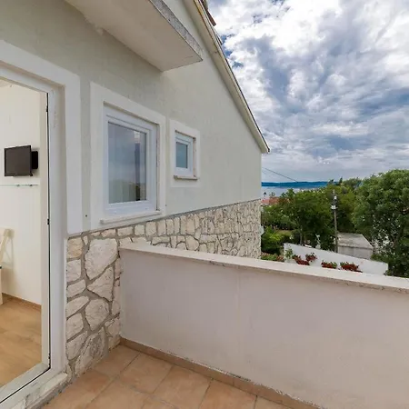 Feral * ツリクヴェニツァ