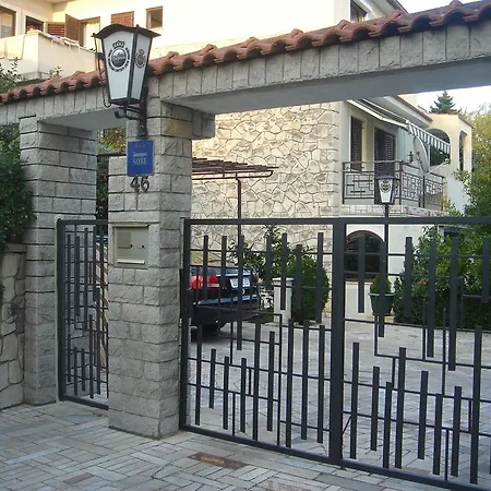 Feral Apartment *