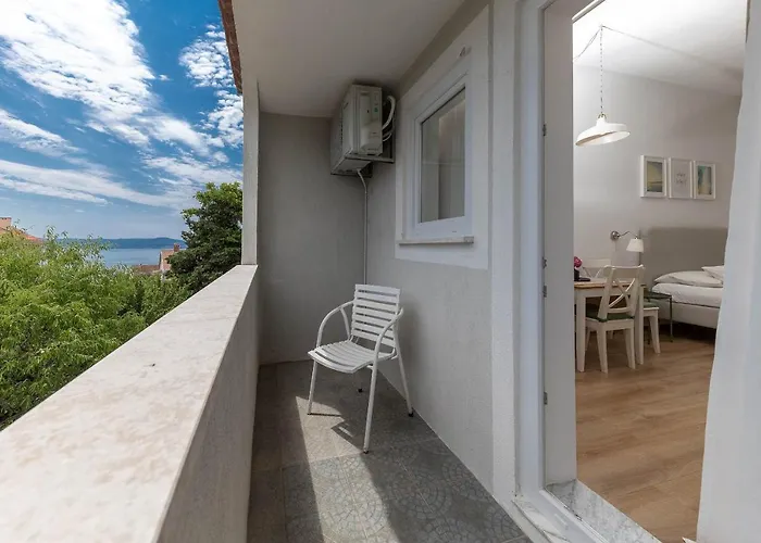 Feral アパート ツリクヴェニツァ