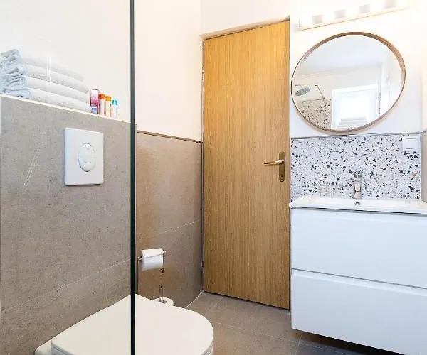 Feral * ツリクヴェニツァ