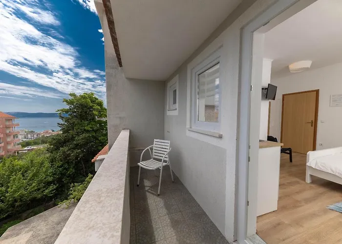 アパート Feral *