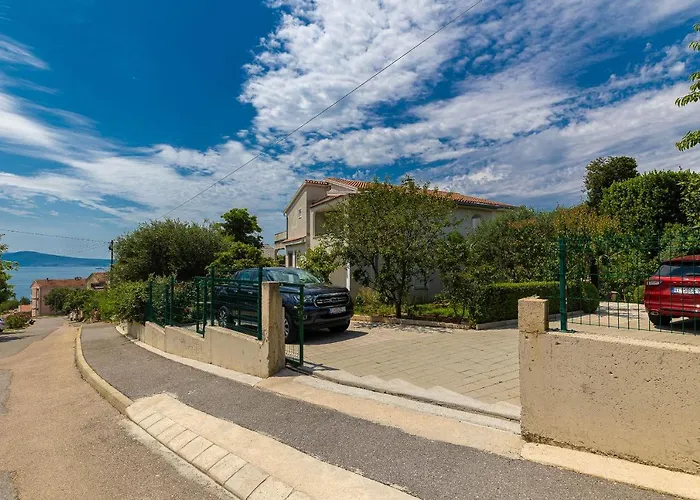 Feral * ツリクヴェニツァ